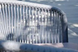 "Марсель" стул плетеный из роупа, каркас алюминий белый шагрень, роуп светло-серый круглый, ткань светло-серая