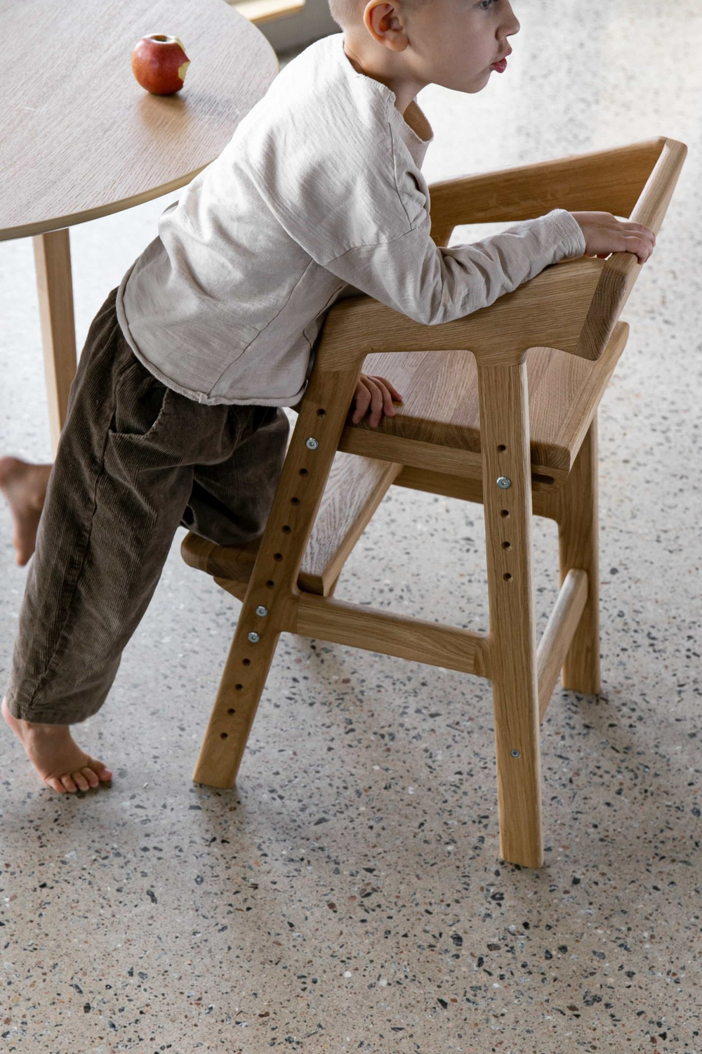 Растущий стул: натуральный дуб, дубовое сиденье