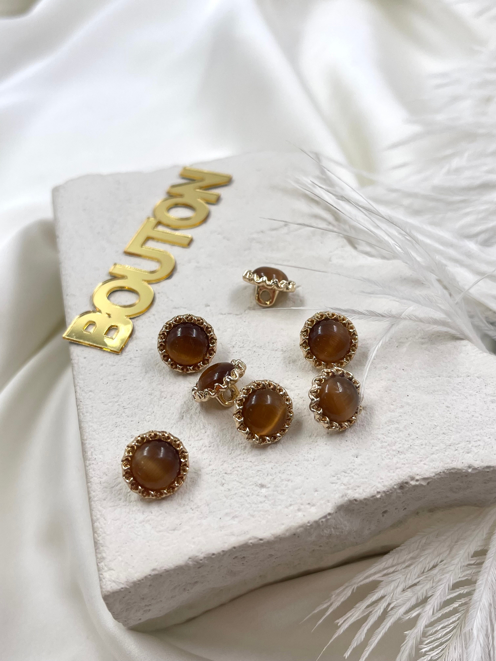 Пуговицы коричневые ажурный металл