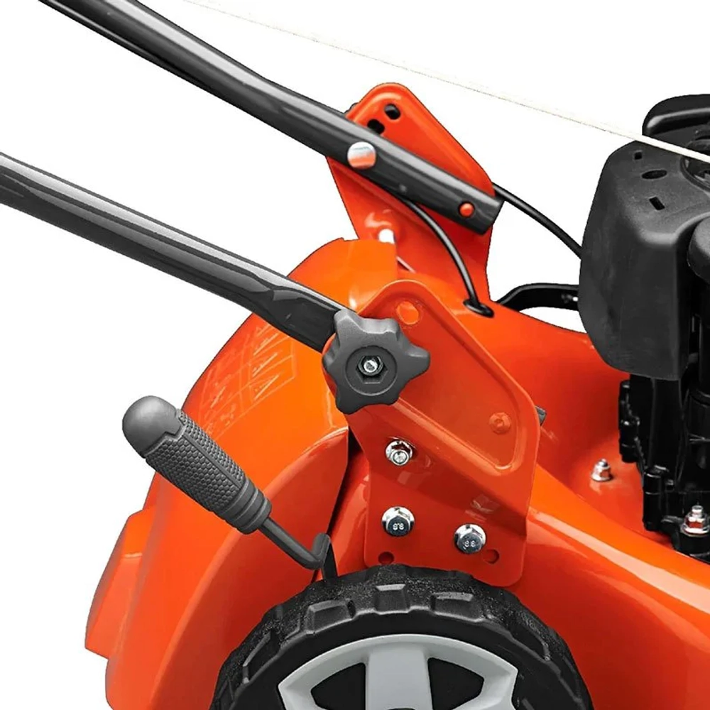 Газонокосилка бензиновая Husqvarna LC 140P: 2.7 л.с., нож 40 см, 9704881-01