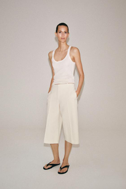 ZARA ПРЯМЫЕ ШОРТЫ С ЗАЩИПАМИ — ZW COLLECTION, БЕЖЕВЫЙ