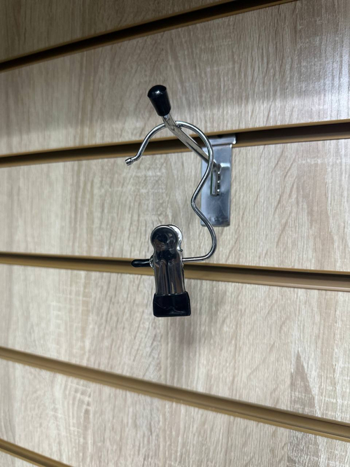 Крючок одинарный с прищепкой большой