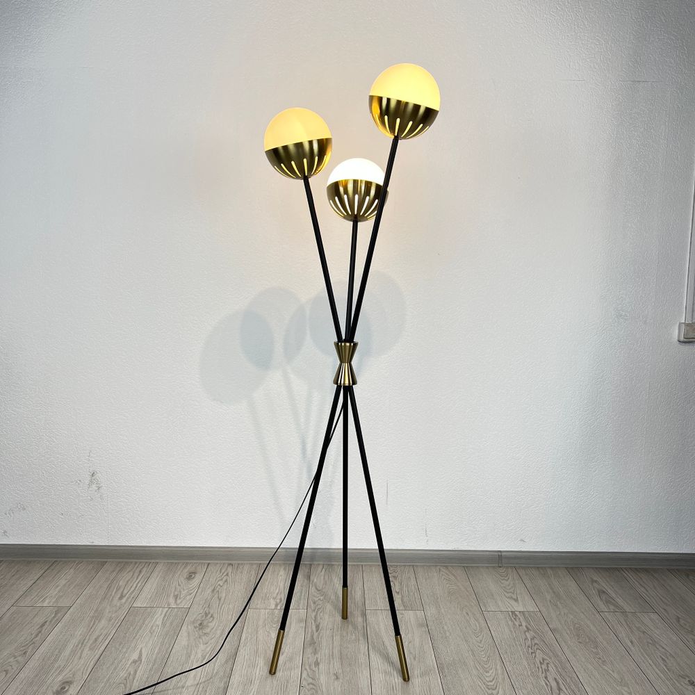 Торшер Caracas Tripod Floor Lamp