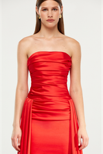 Платье макси драпированное из атласа со шлейфом