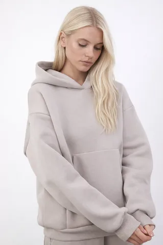 Утепленное худи свободного кроя цвета туман