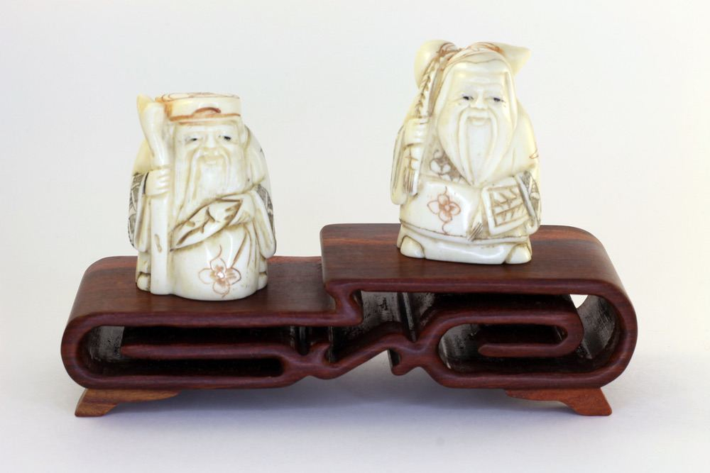 Сет нэцкэ Дзюродзин и Фукурокудзю на подставке