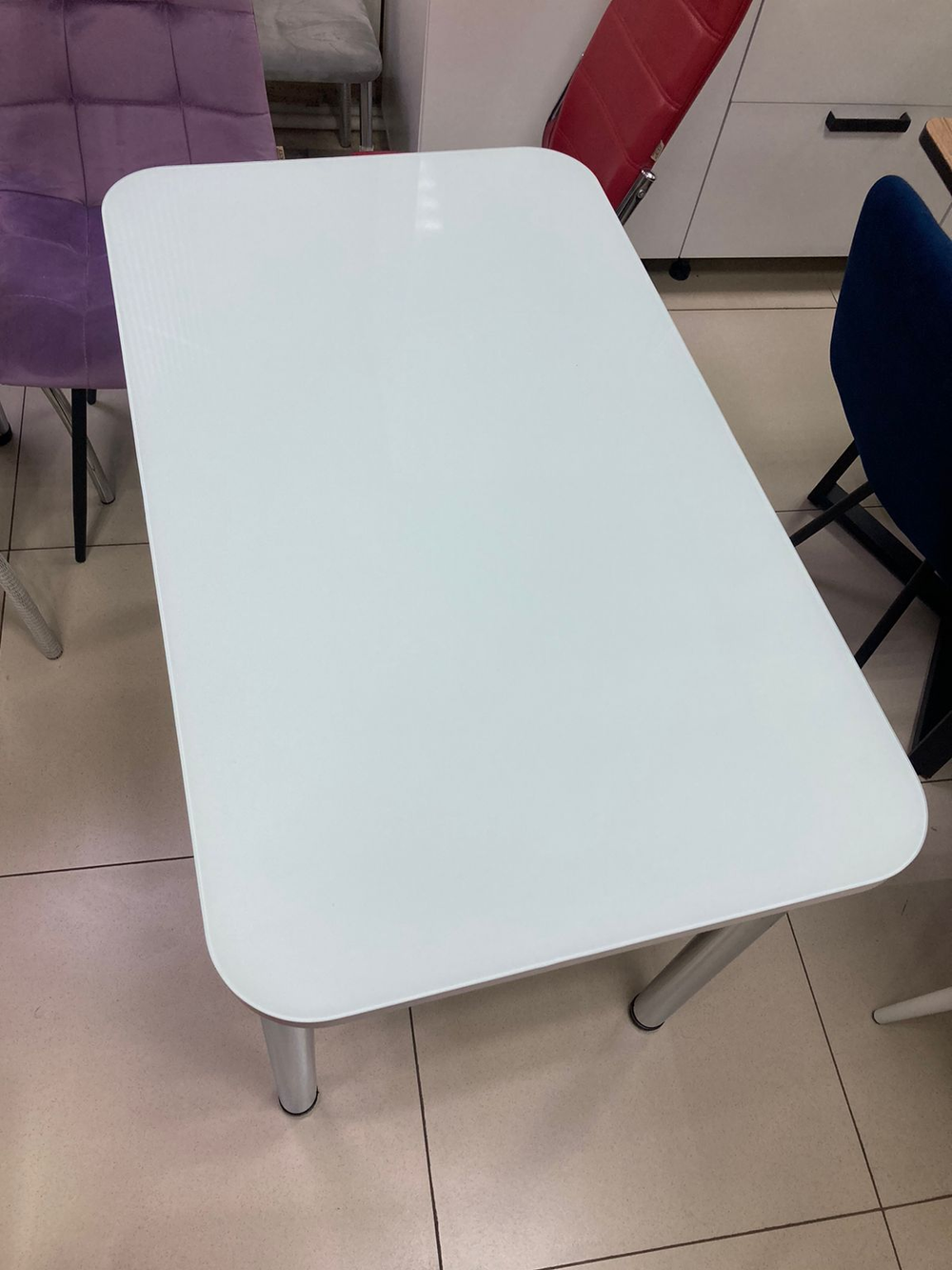 Стол неразд Прямоугольный подстолье прямое хром Царг.пояс белый Ст-ца белая (белая) ф/п стекло