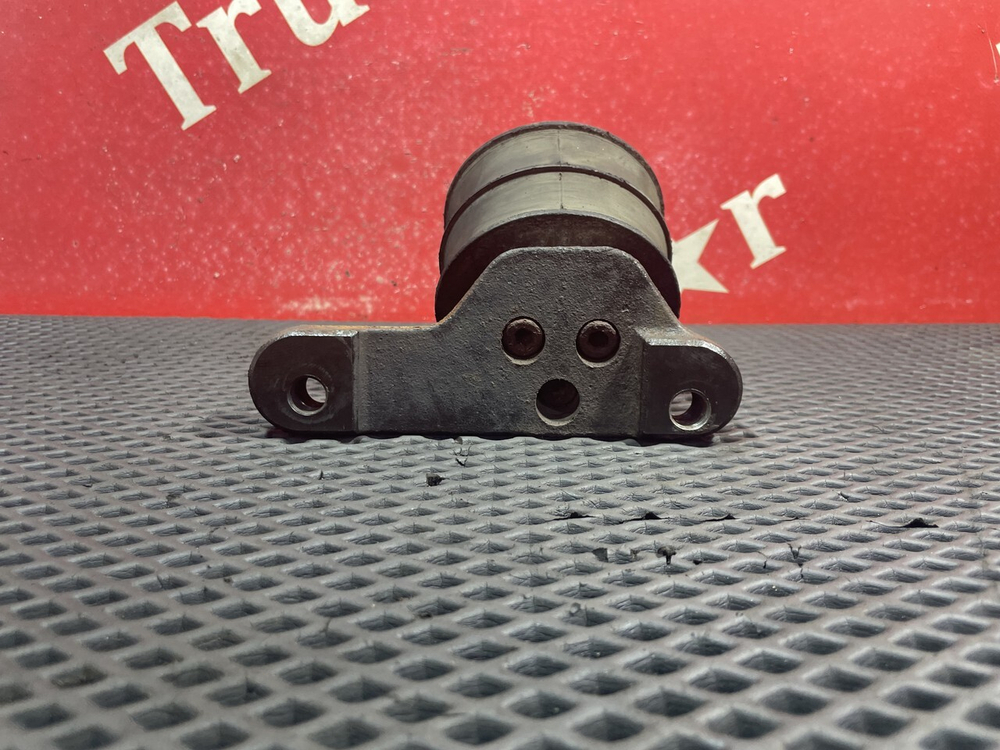 Подушка двигателя передняя