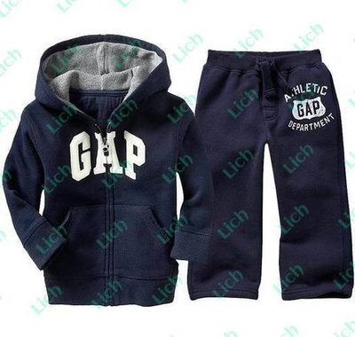 Костюм спортивный с аппликацией-логотипом