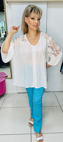 Белая ажурная блузон-туника на пуговицах