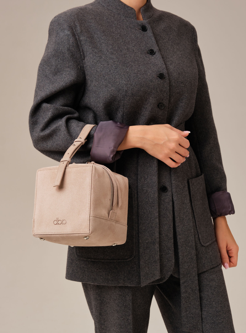 Замшевая сумка Quadra DBR 30989 ваниль