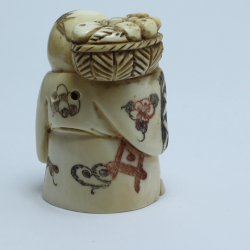 Нэцкэ Фукурокудзю с корзиной фруктов и веером