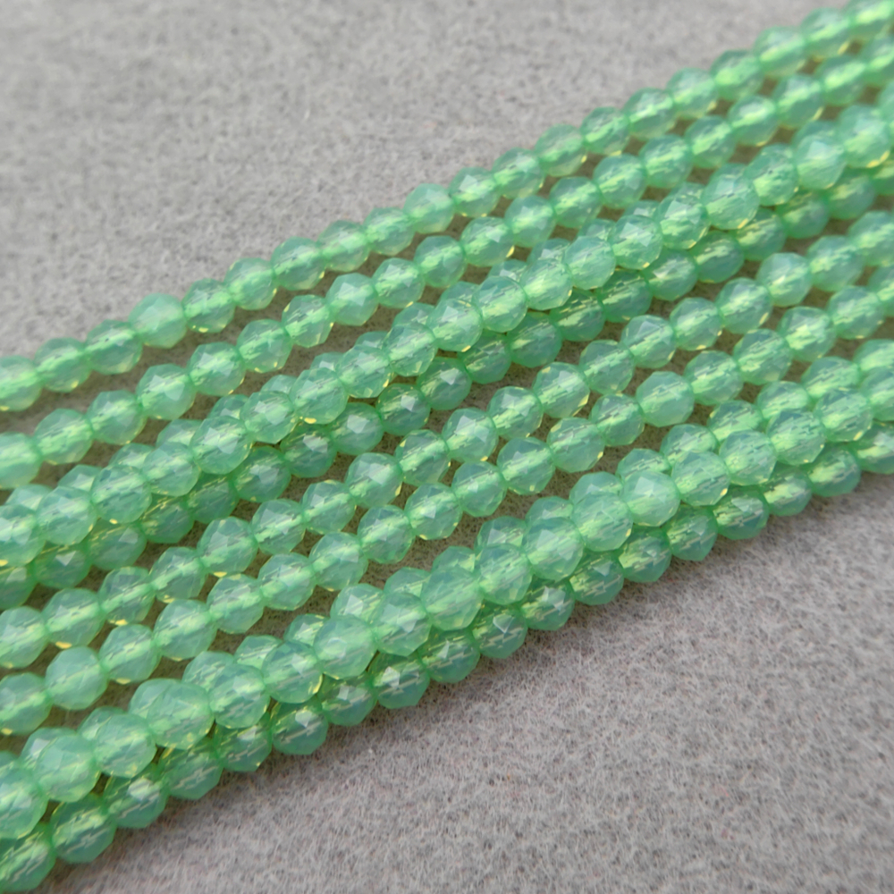 Бусины граненые с опаловым эффектом, Green