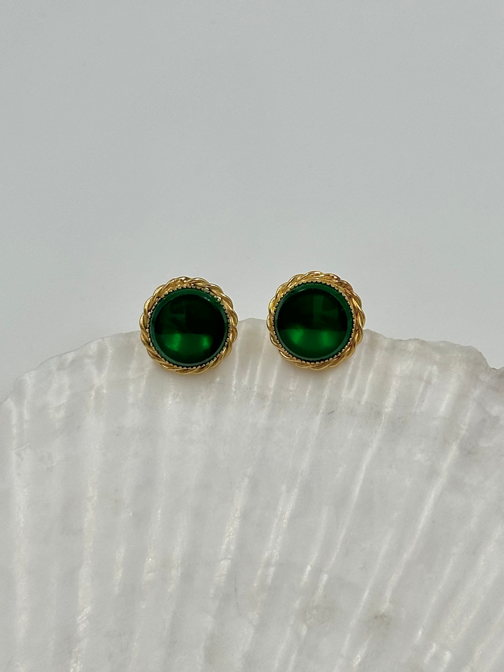 Серьги с зелёными вставками