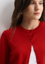 Джемпер на пуговках красный