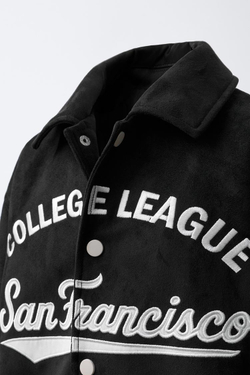 ZARA БОМБЕР ИЗ ИСКУССТВЕННОЙ ЗАМШИ С ВЫШИТЫМ ТЕКСТОМ, ЧЕРНЫЙ