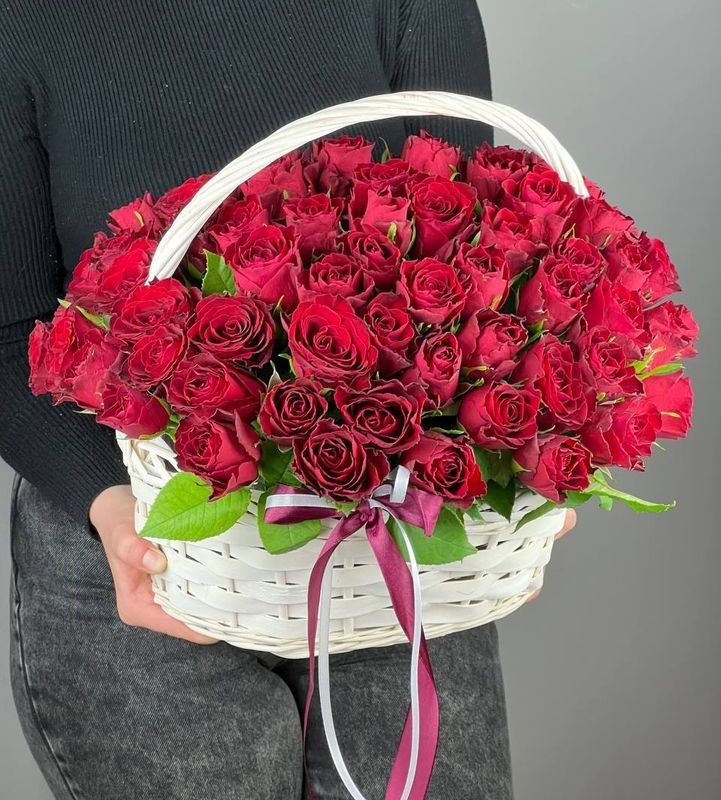 Корзина из 75 роз Мадам Рэд