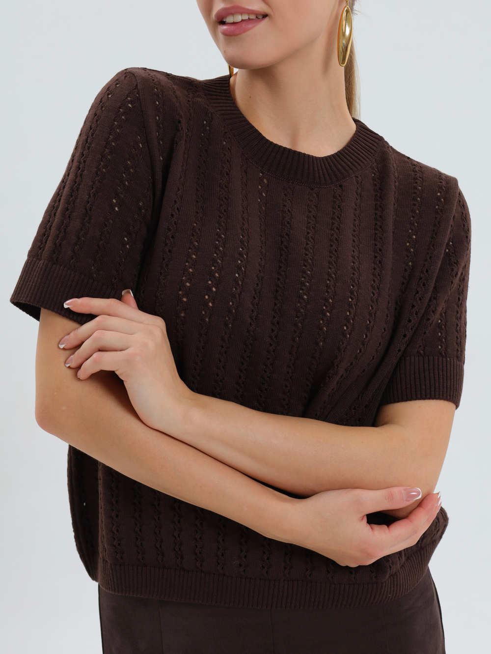 Ажурная футболка с вертикальными полосами