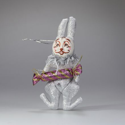 Ёлочная игрушка Кролик с конфетой