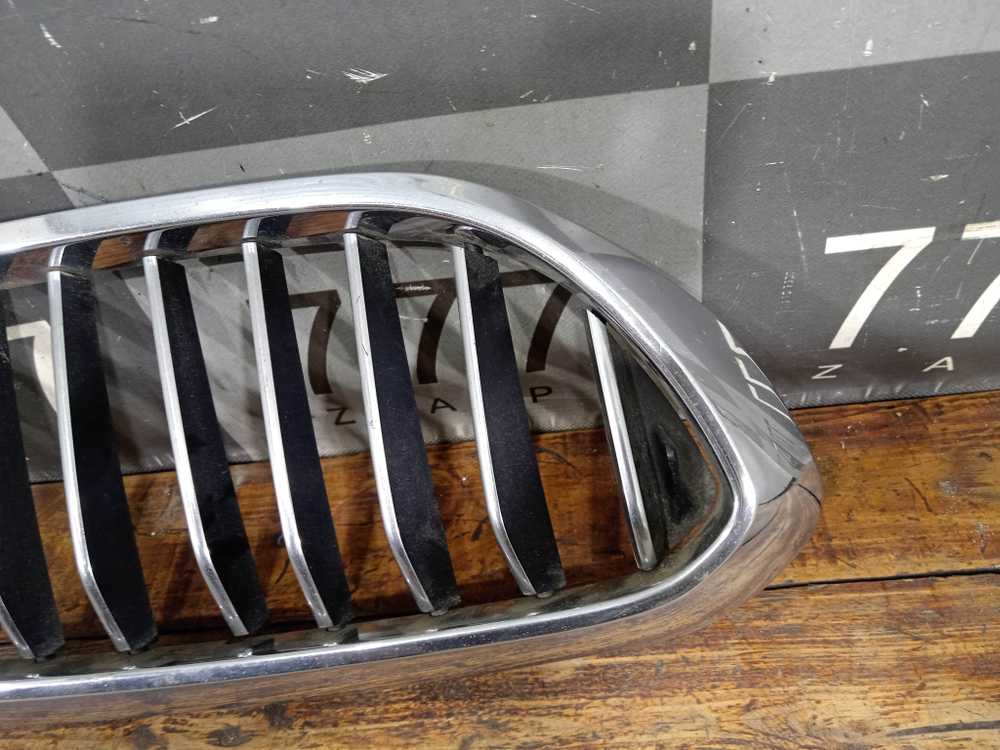 Решетка радиатора правая BMW 5-Series (G30) 16-20 Б/У Оригинал 51137383520