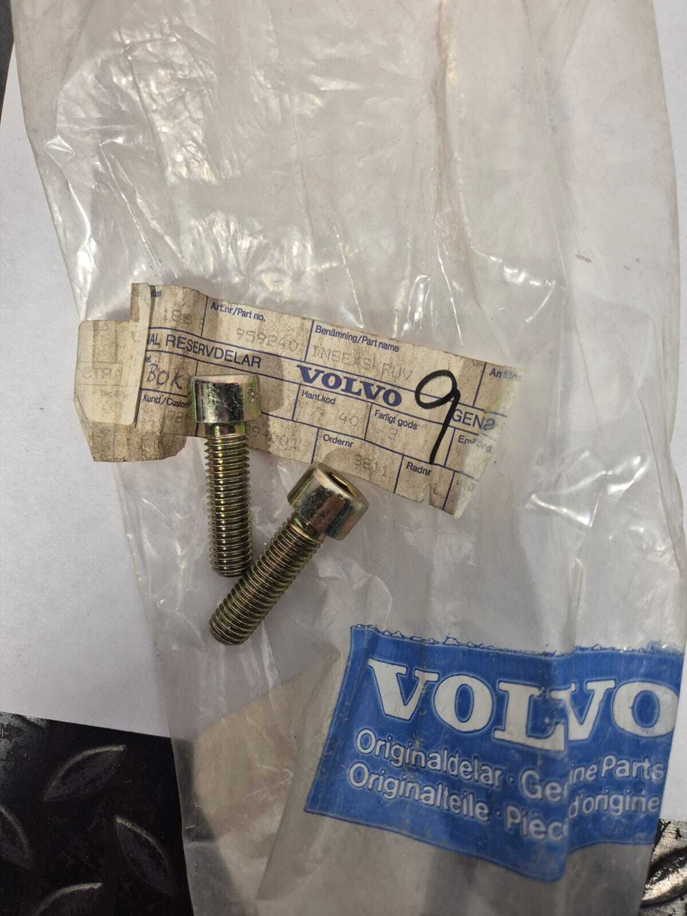 Болт с внутренним шестигранником 959240