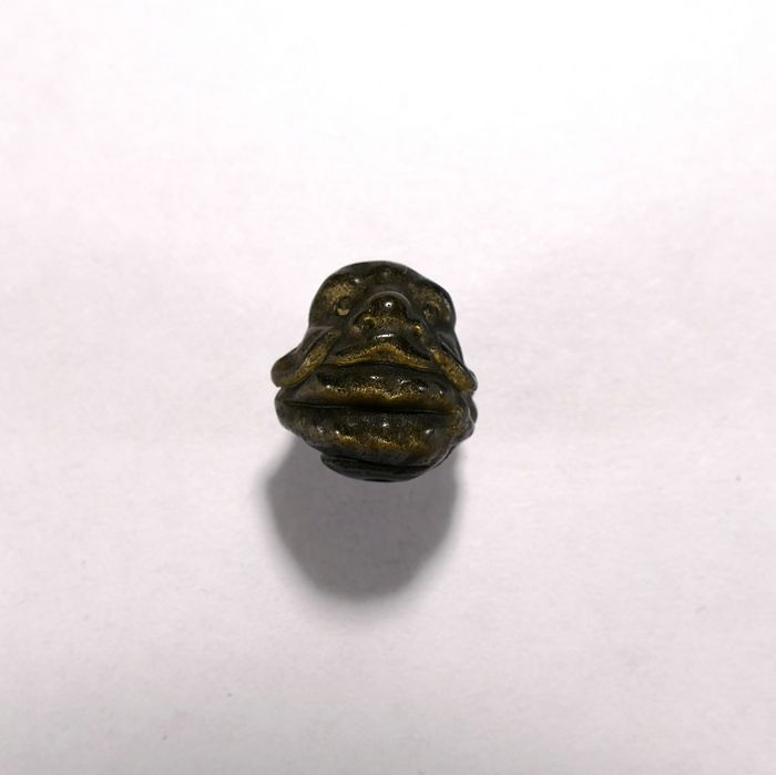 Бусина из обсидиана золотого, фигурная, шар резной 15 мм (Восточный гороскоп &quot;Дракон&quot;)