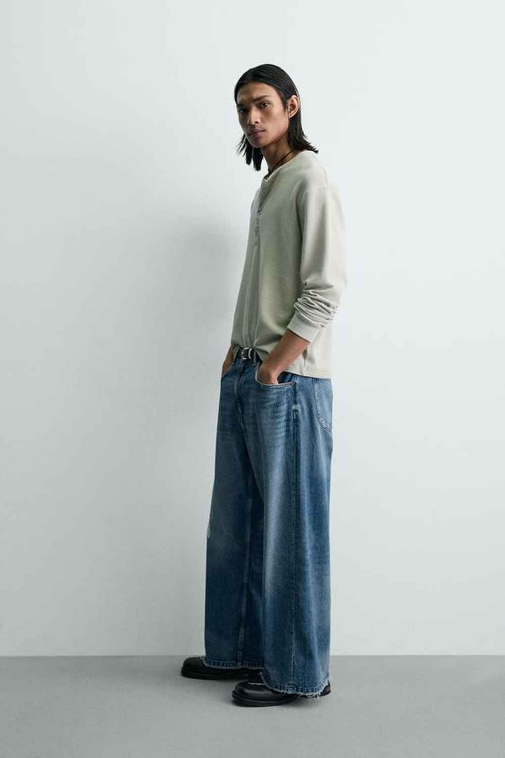 ZARA ДЖИНСЫ RELAXED FIT С РАЗРЕЗАМИ, ВЫЦВЕТШИЙ СИНИЙ