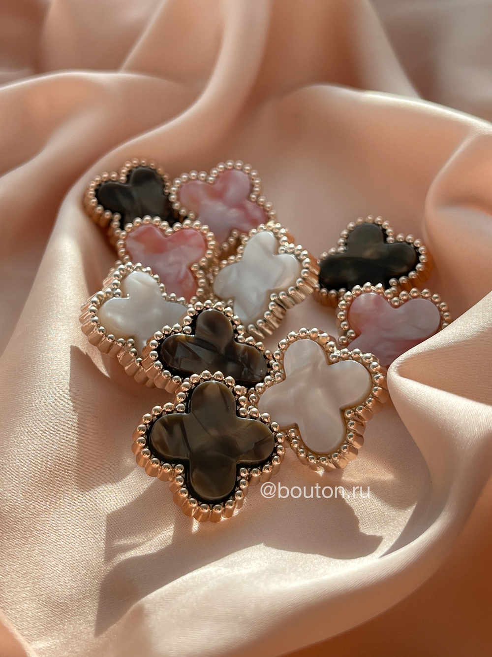 Пуговицы  перламутр цветок коричневый 21,5 мм