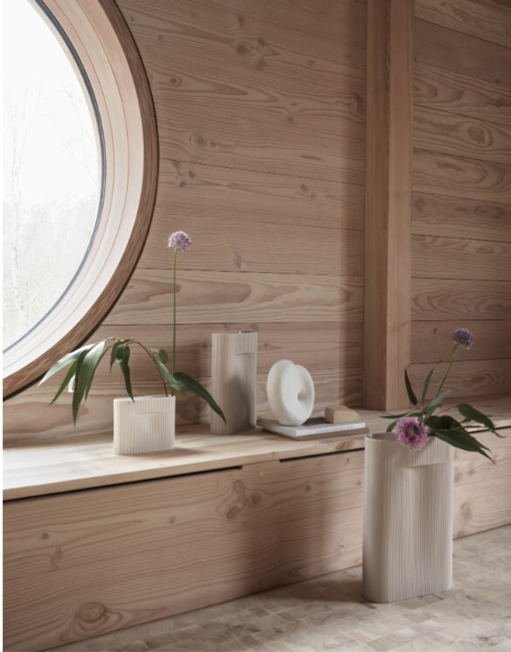 Ваза MUUTO фаянс/beige 200х50х170h коллекция Ridge
