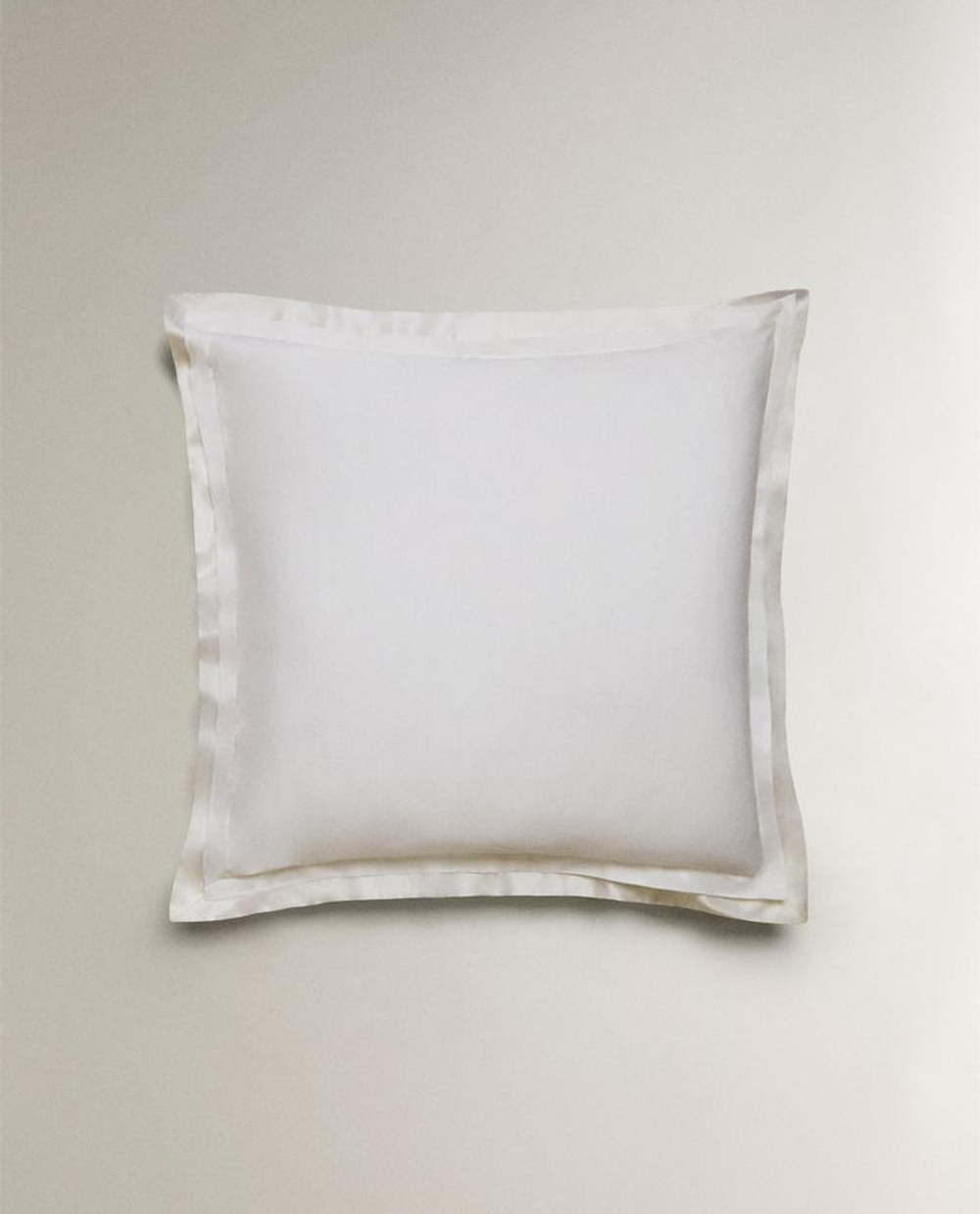 ZARA HOME САТИНОВАЯ НАВОЛОЧКА (300 НИТЕЙ), ЖЕЛТОВАТО-БЕЛЫЙ