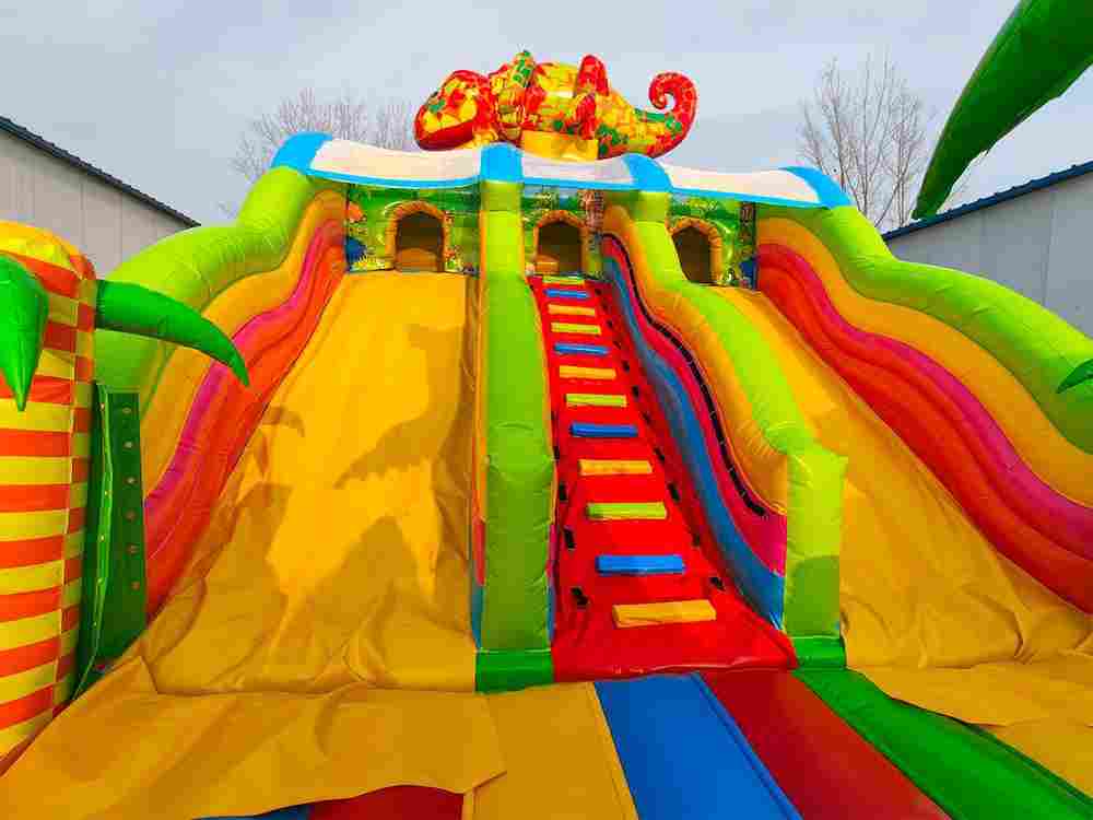 Коммерческий надувной батут «Хамелеон и динозавры Ультра» 12*6*6 м