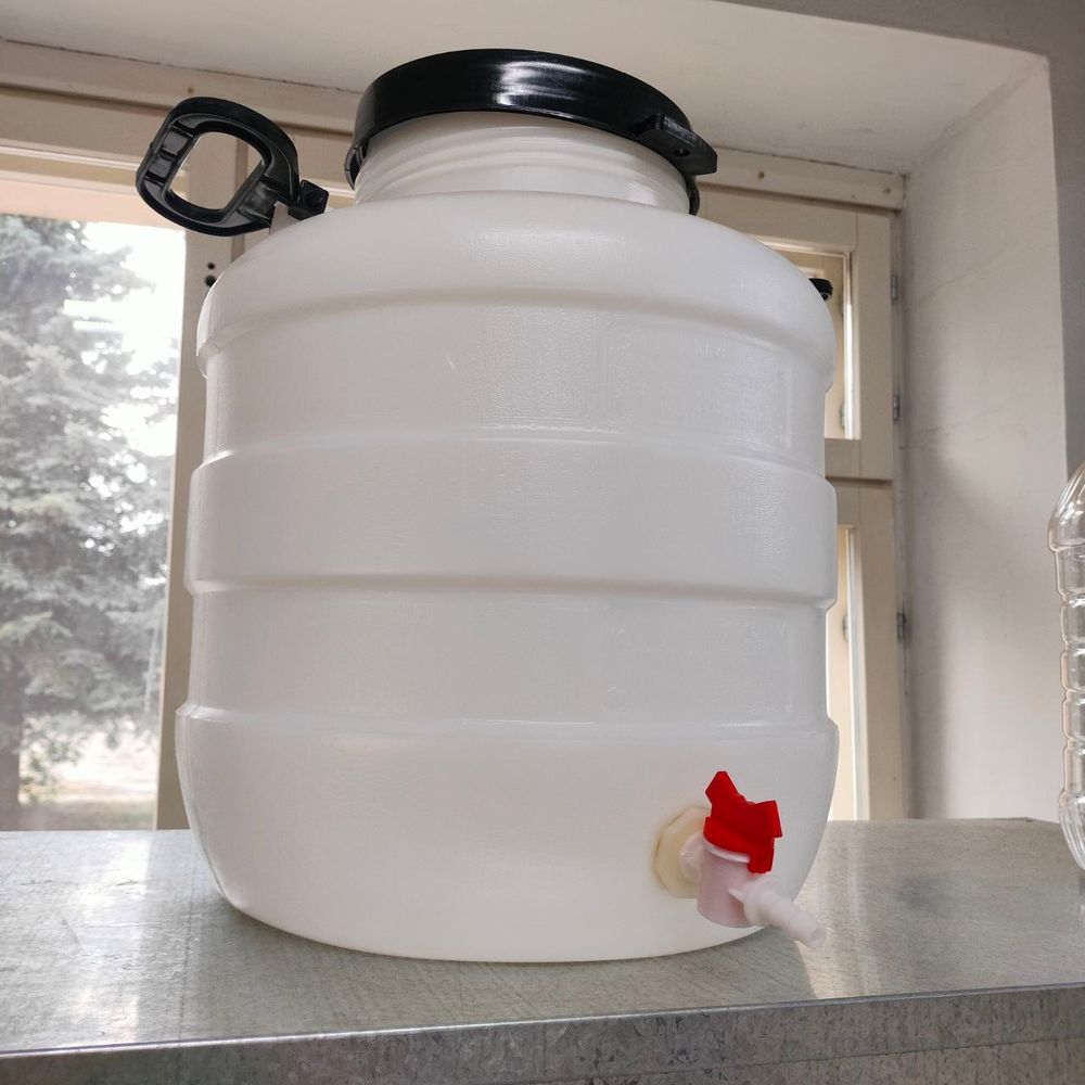 Канистра-бочка 30 л с ручками с краном 10 мм