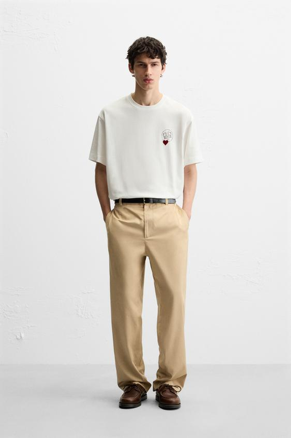 ZARA ФУТБОЛКА С ПРИНТОМ «СЕРДЕЧКИ», ЖЕЛТОВАТО-БЕЛЫЙ