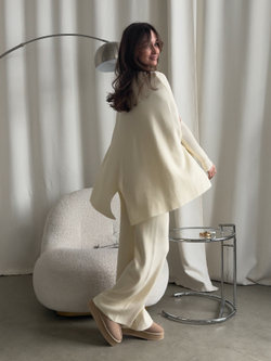 Комплект вязаный, брюки и пончо с нарукавниками