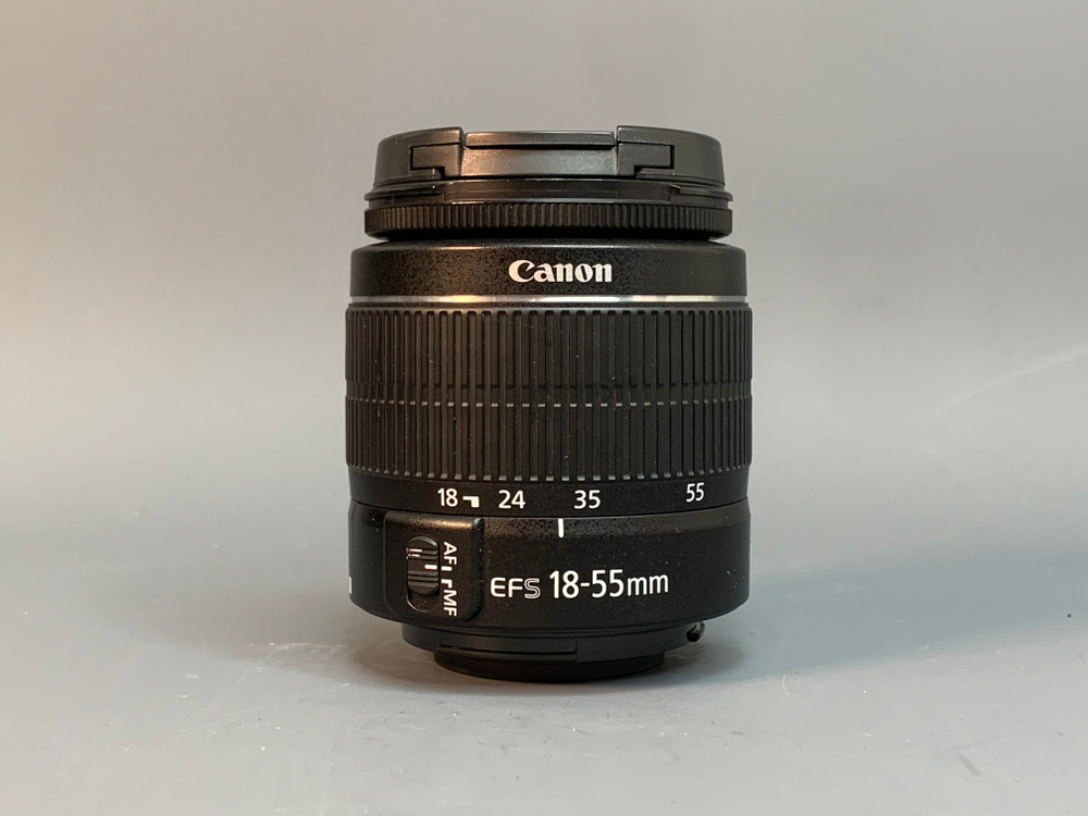 Canon 1200D kit 18-55mm 3.5-5.6 III 11.000 кадров
