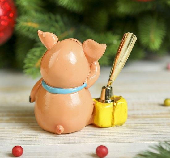 Сувенир держатель д/ручек "Поросёнок-лялька",полистоун лак 8х8,8х5,6 см