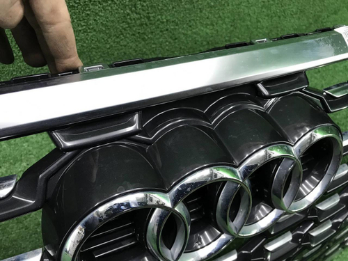 Решетка радиатора Audi Q3 2 (2018-н.в.) S-line