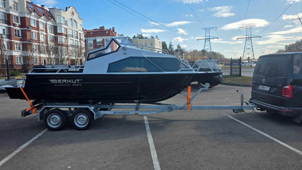 Лодка Беркут L-HT PRO. В наличии. Черный-белый