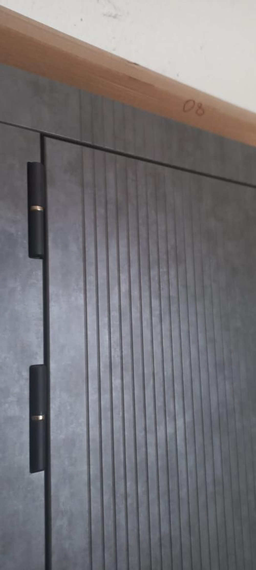 Входная металлическая дверь с зеркалом  Бункер BN-08 Марморино темный/ зеркало тонированное  ФЛЗ-1 Черный крарц