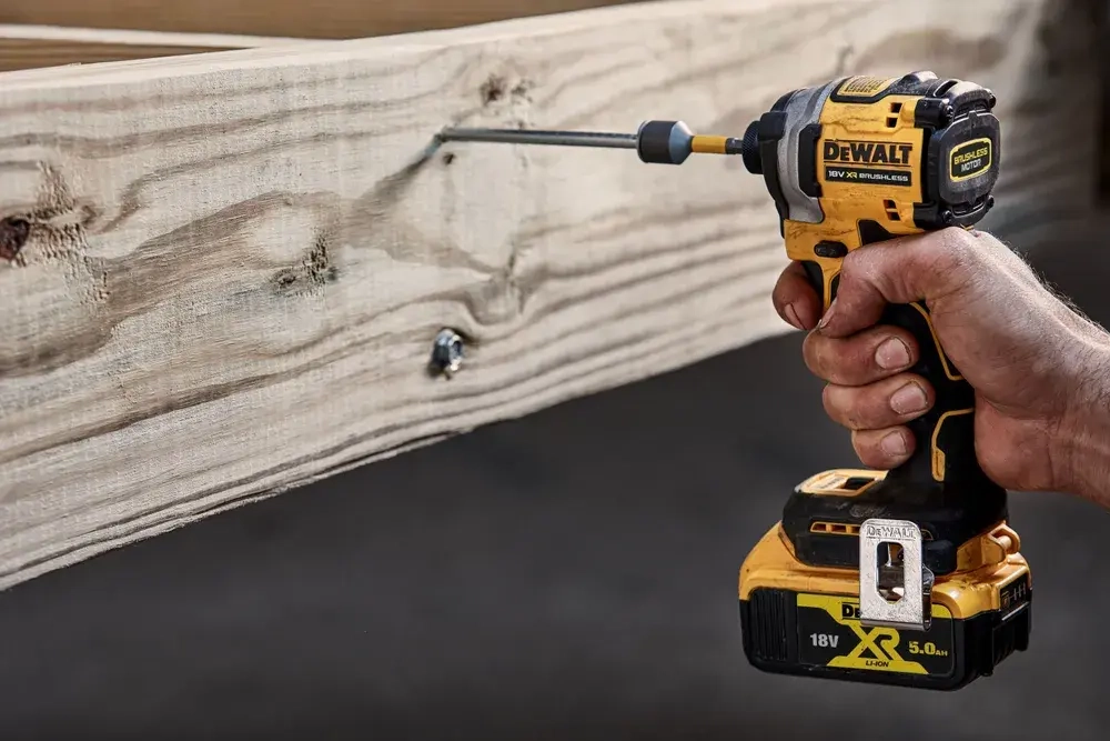 DEWALT Ударный шуруповерт DCF850N 20B,3800 ударов в минуту,205 Нм,Бесщеточный двигатель