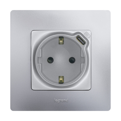 Розетка с заземлением с USB тип C со шторками 16А 250В 1500мА 7,5Вт алюминий ETIKA Legrand