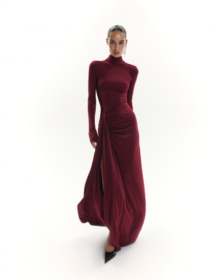 «Sculpting jersey dress» Платье из эластичного трикотажа с разрезом.