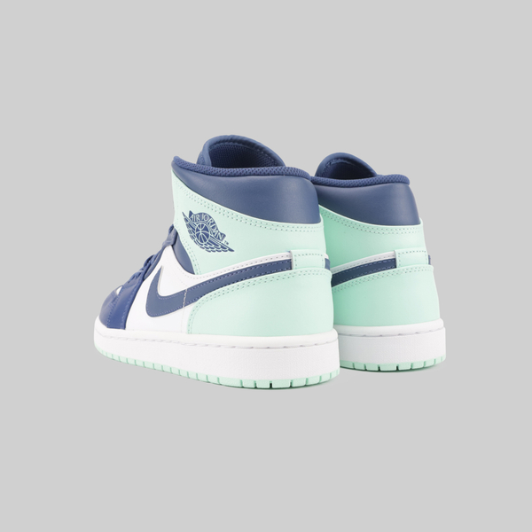 Кроссовки Jordan 1 Mid Mystic Navy артикул:554724-413 - купить в магазине Дайс