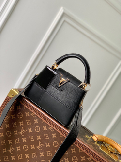 Louis Vuitton Capucines Mini