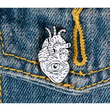 Пин на рюкзак и одежду. Heart