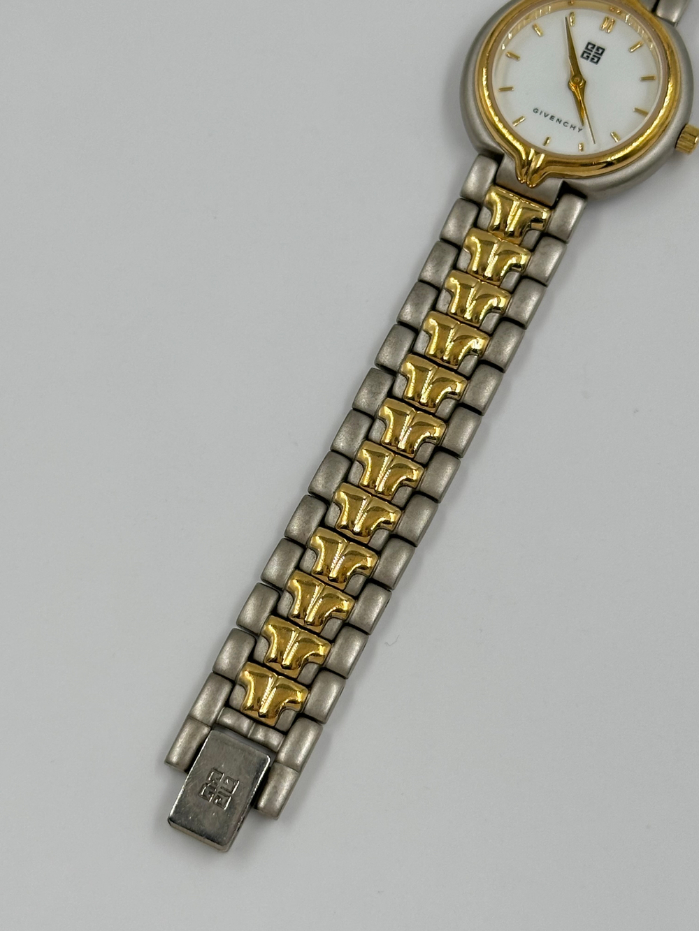 Часы Givenchy