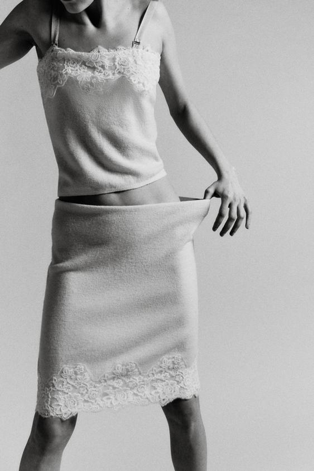 ZARA ВЯЗАНАЯ ЮБКА МИДИ С КРУЖЕВОМ И ВЫШИВКОЙ, ЭКРЮ