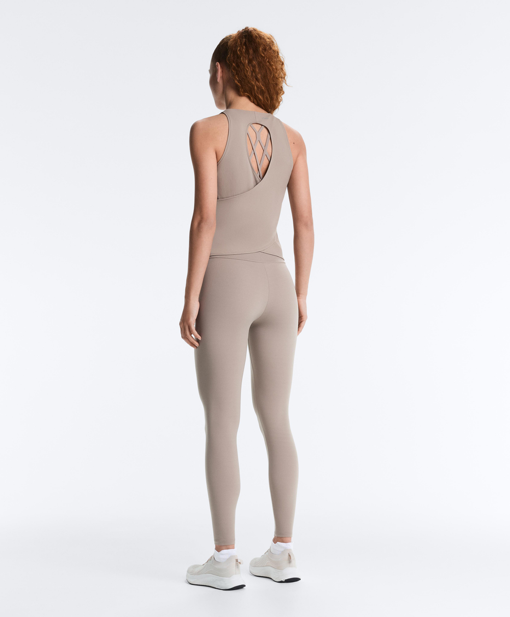 Oysho Топ Comfortlux с перекрестной спинкой, светло-серый