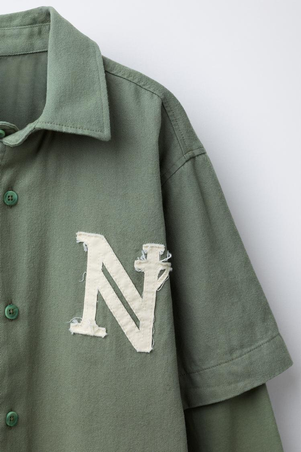 ZARA РУБАШКА С ДВОЙНЫМИ РУКАВАМИ И НАШИВКОЙ, ЗЕЛЕНЫЙ