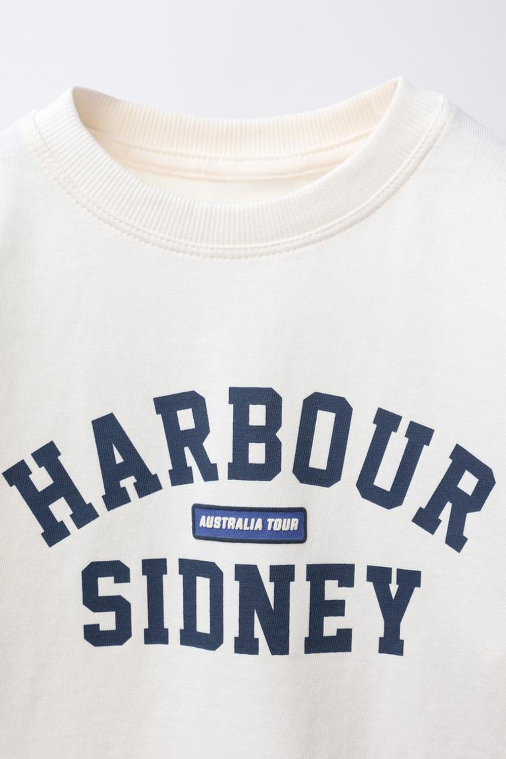 ZARA ФУТБОЛКА С ТЕКСТОВЫМ ПРИНТОМ, ЭКРЮ